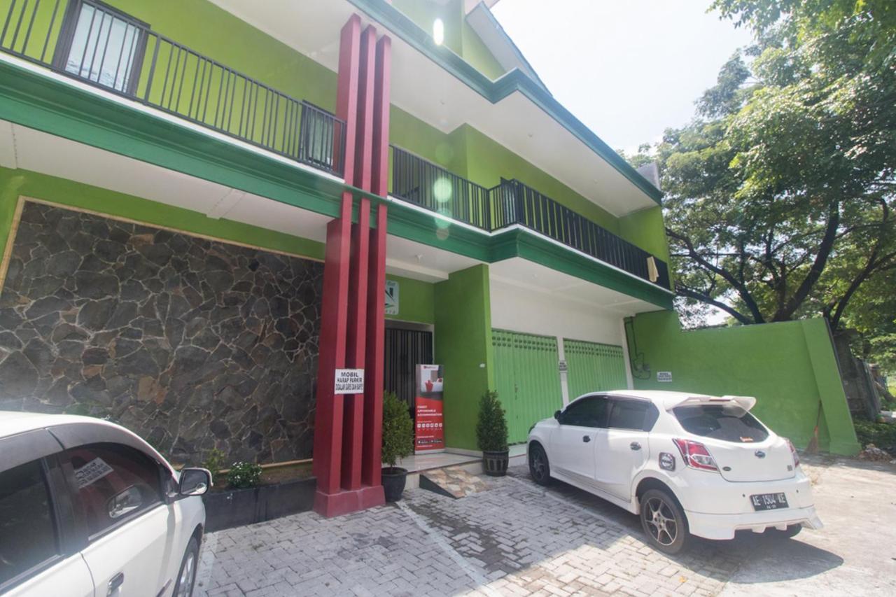 Reddoorz Syariah Near Stasiun Madiun Hotel Exterior foto