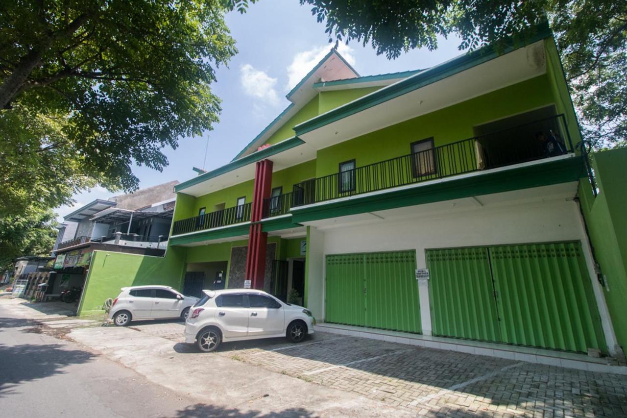 Reddoorz Syariah Near Stasiun Madiun Hotel Exterior foto