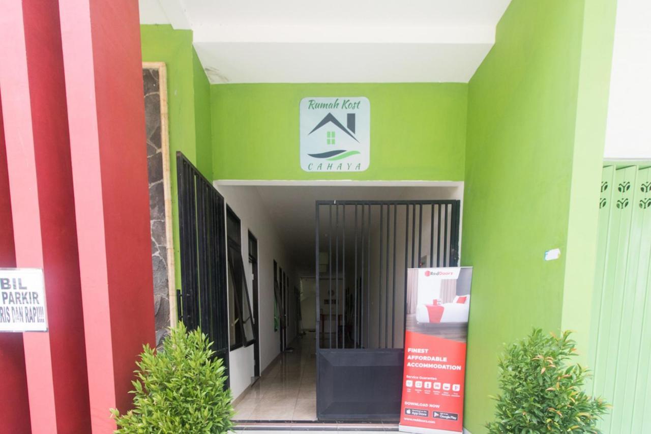 Reddoorz Syariah Near Stasiun Madiun Hotel Exterior foto