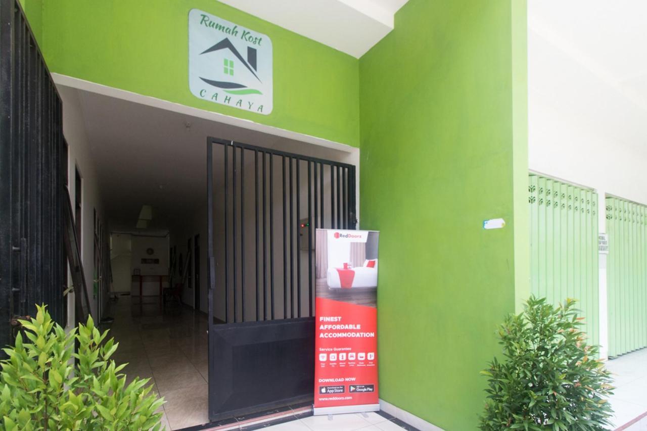 Reddoorz Syariah Near Stasiun Madiun Hotel Exterior foto